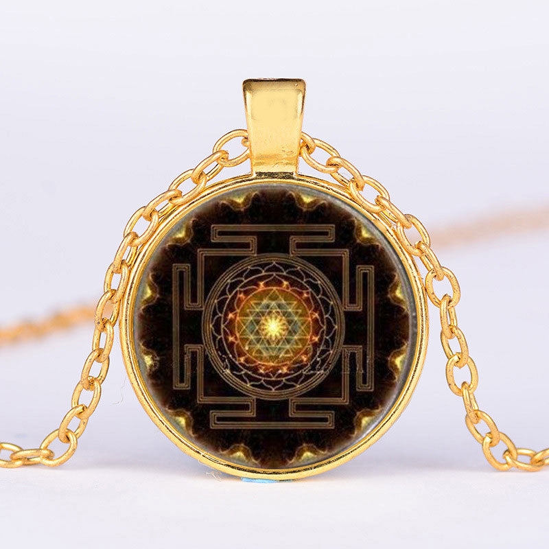 Collana con pietre preziose del tempo sacro Sri Yantra