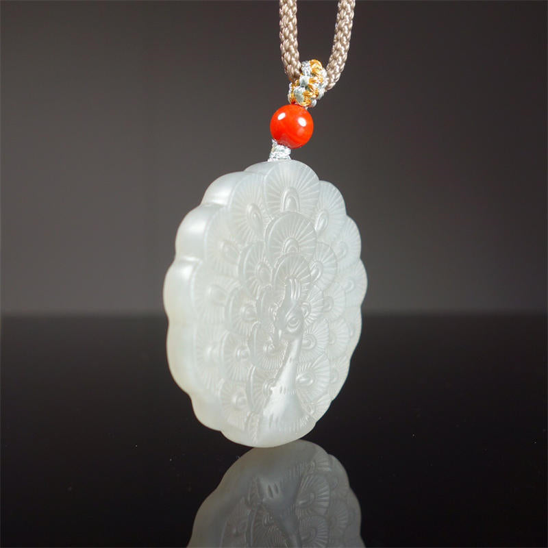 Collana con ciondolo di benedizione e protezione del pavone in giada bianca