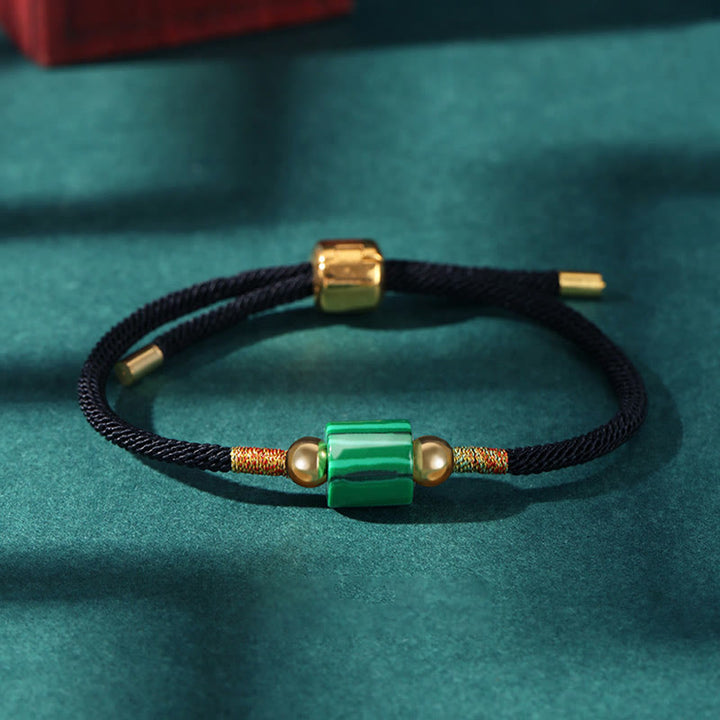 Braccialetto in corda intrecciata con protezione dalla fortuna in malachite, fatto a mano in Tibet, con Buddha Stones verde e pietra rossa