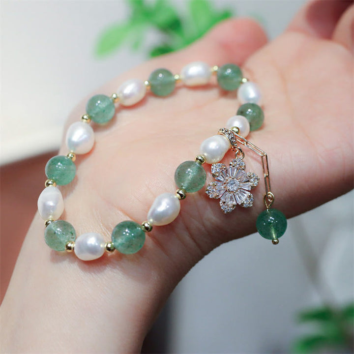 Braccialetto con ciondolo a forma di fiore di perla di quarzo fragola verde naturale Buddha Stones