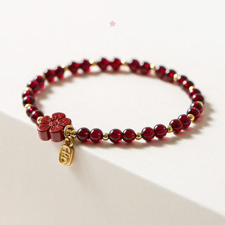 Bracciale Buddha Stones in oro 14K con granato naturale e fiore di cinabro e calma - image 3
