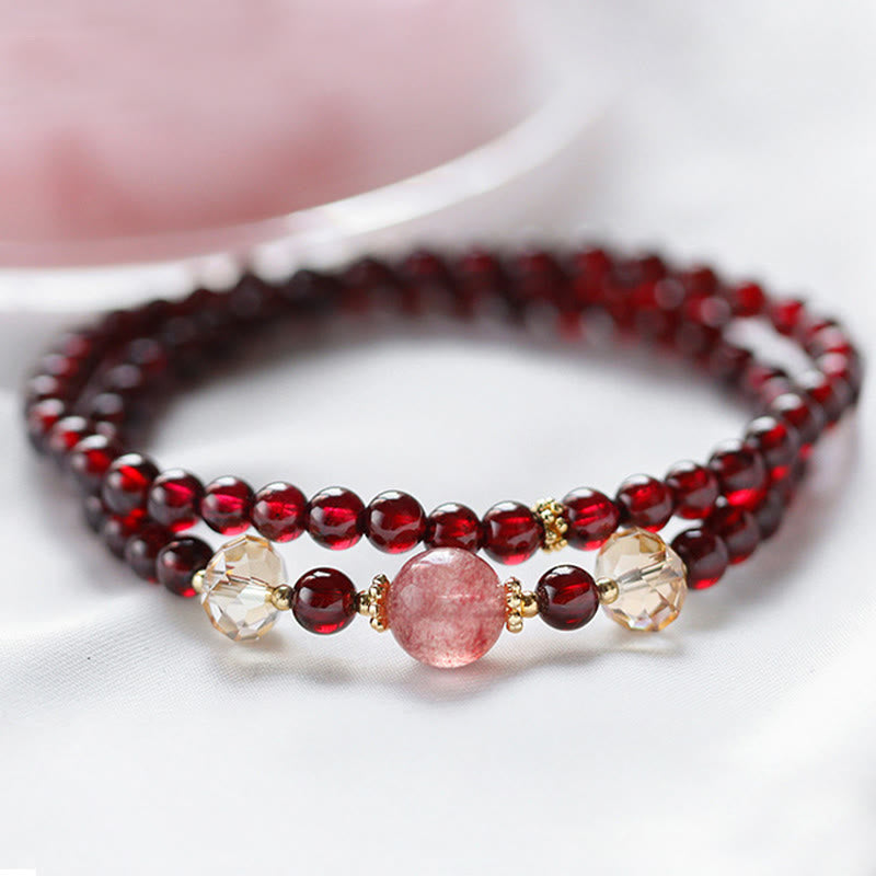 Bracciale Buddha Stones placcato oro 14K con quarzo fragola naturale e granato, stabilità a doppio giro