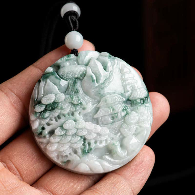 Collana con corda di abbondanza di giada con paesaggio montano Buddha Stones