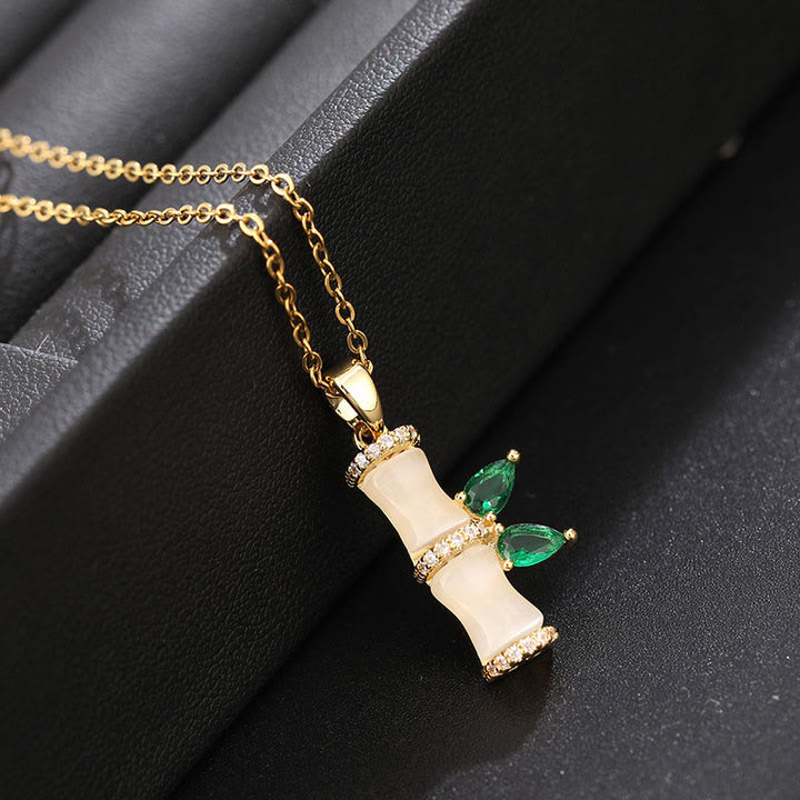Collana pendente con Buddha Stones placcate in oro 18K, calcedonio, bambù, strass, armonia