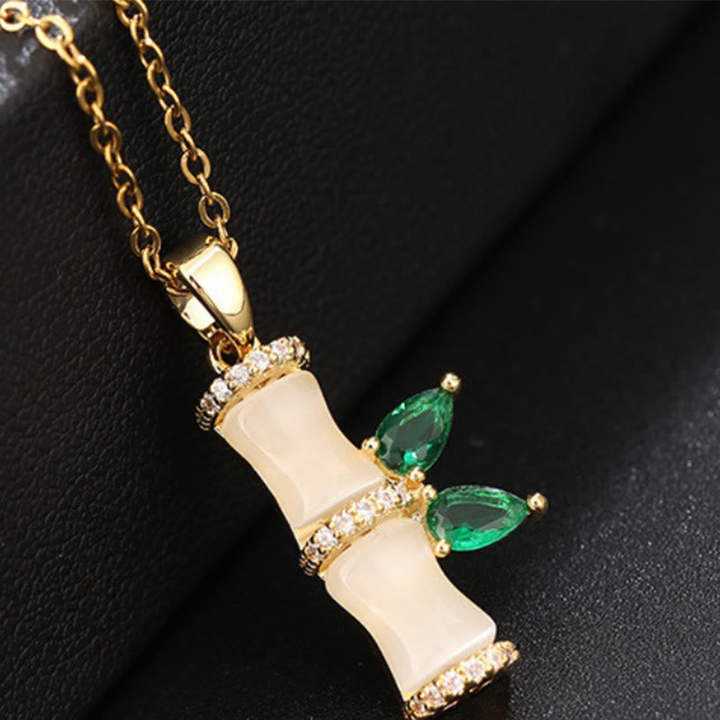 Collana pendente con Buddha Stones placcate in oro 18K, calcedonio, bambù, strass, armonia
