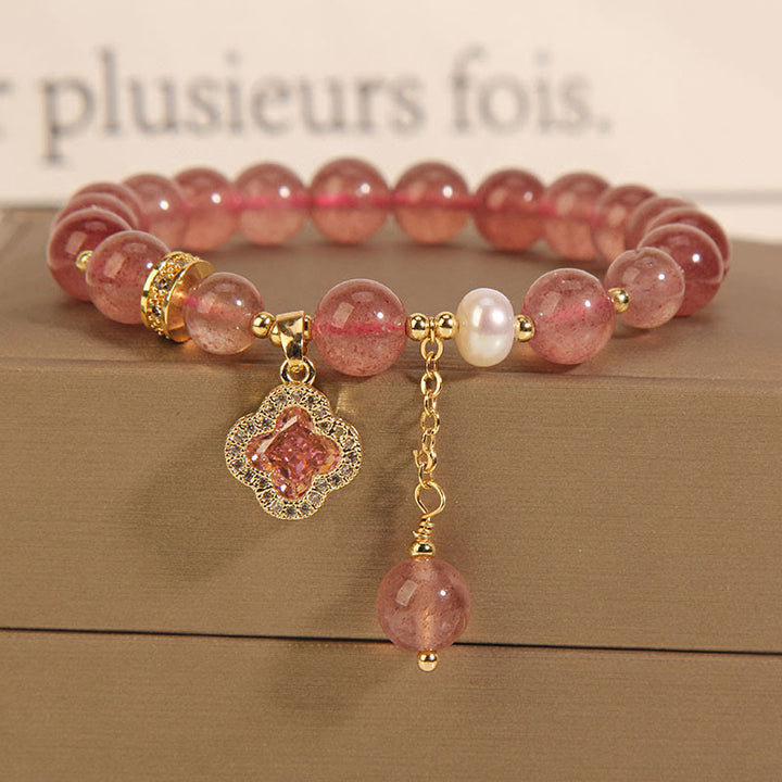 Braccialetto di guarigione con ciondolo a forma di quadrifoglio, perla e quarzo fragola Buddha Stones
