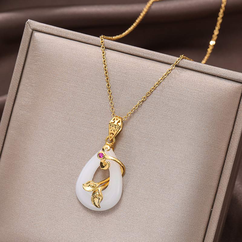 Collana Buddha Stones a forma di pietra ovale in giada con motivo a benedizione e fortuna