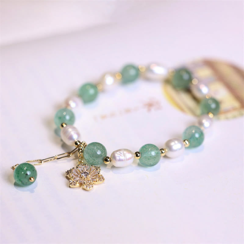 Braccialetto con ciondolo a forma di fiore di perla di quarzo fragola verde naturale Buddha Stones