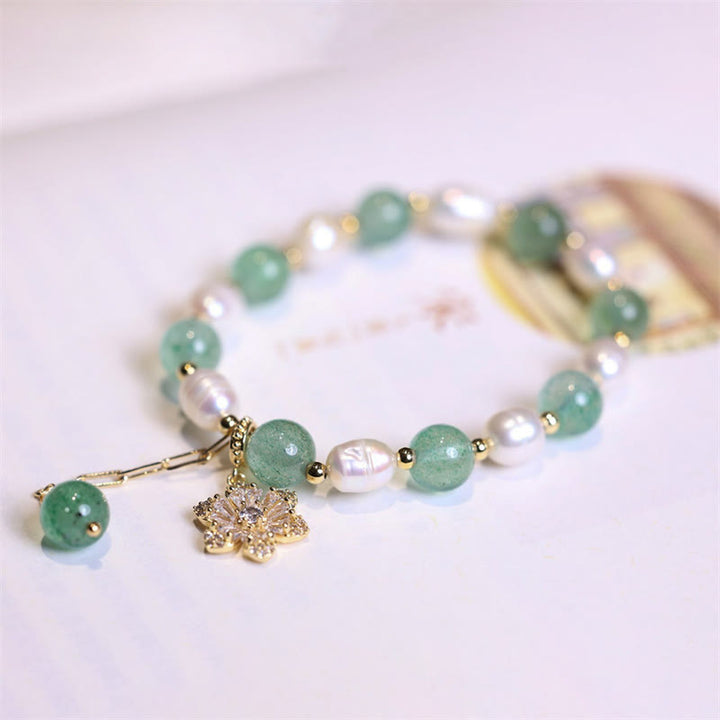Braccialetto con ciondolo a forma di fiore di perla di quarzo fragola verde naturale Buddha Stones