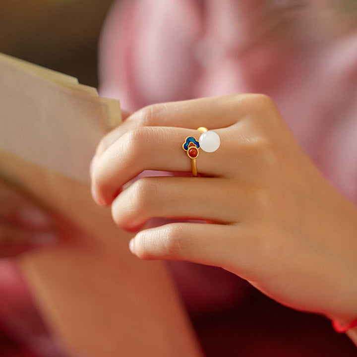 Anello di giada bianca con nuvola propizia e benedizione