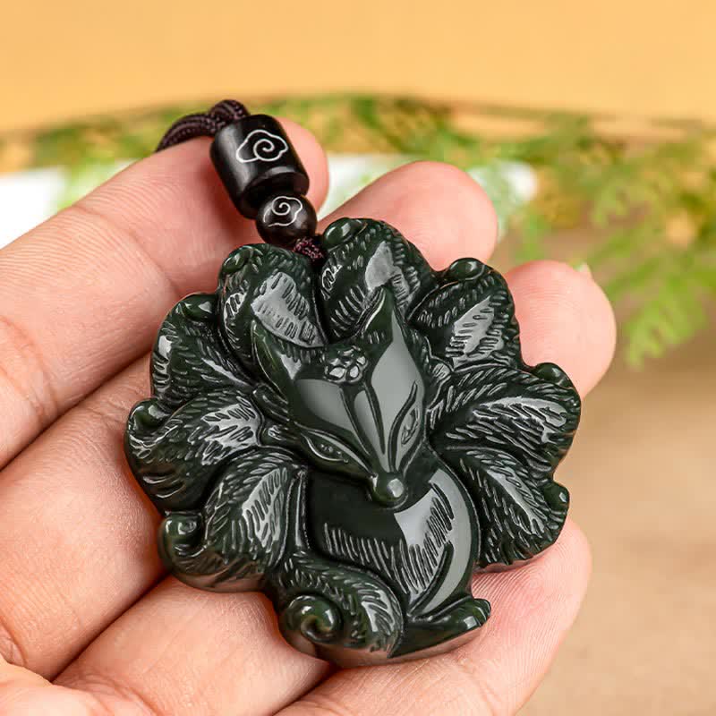 Collana con ciondolo a forma di volpe a nove code in giada ciano di Hetian