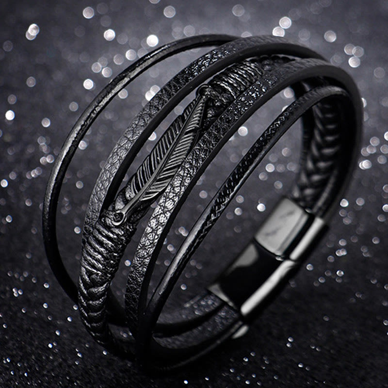 Bracciale con fibbia magnetica intrecciata in acciaio al titanio e pelle multistrato con motivo a piume Buddha Stones