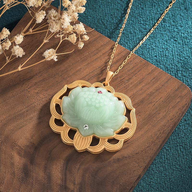 Buddha Stones Collana con ciondolo in giada naturale con simbolo dell'armonia del loto - image 1