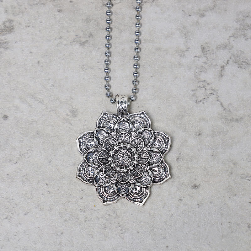 Collana con ciondolo di benedizione del loto tibetano Buddha Stones