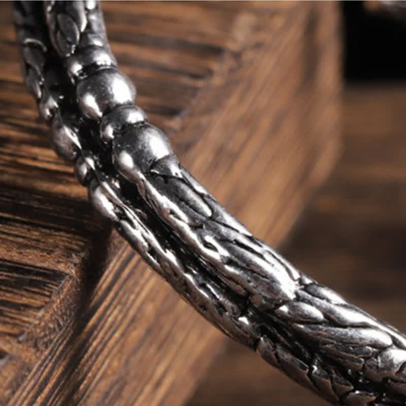 Bracciale rigido con polsino con motivo a drago inciso e bilanciamento