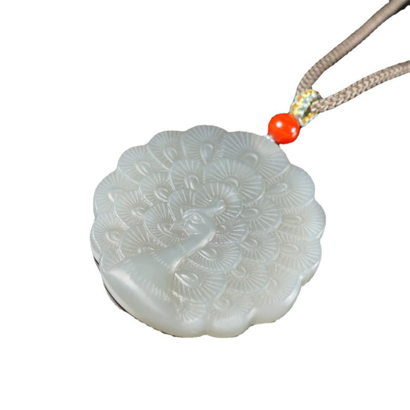 Collana con ciondolo di benedizione e protezione del pavone in giada bianca