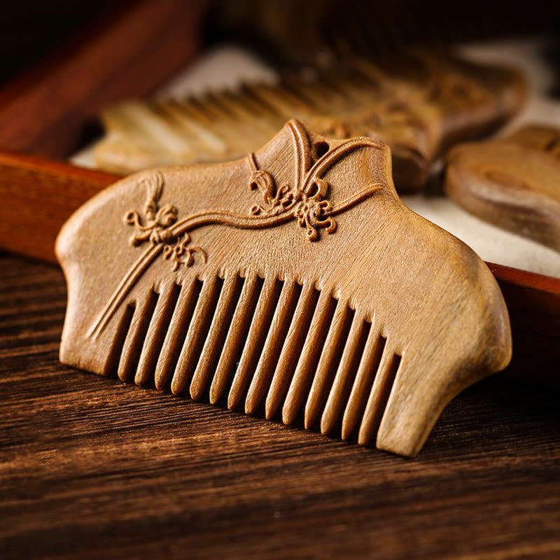 Pettine lenitivo inciso con motivo floreale in legno di sandalo verde Buddha Stones