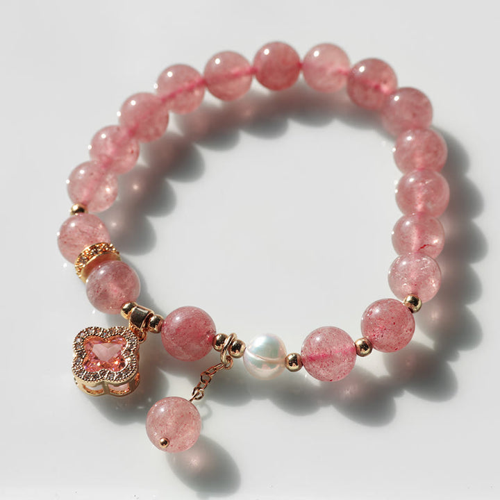Braccialetto di guarigione con ciondolo a forma di quadrifoglio, perla e quarzo fragola Buddha Stones
