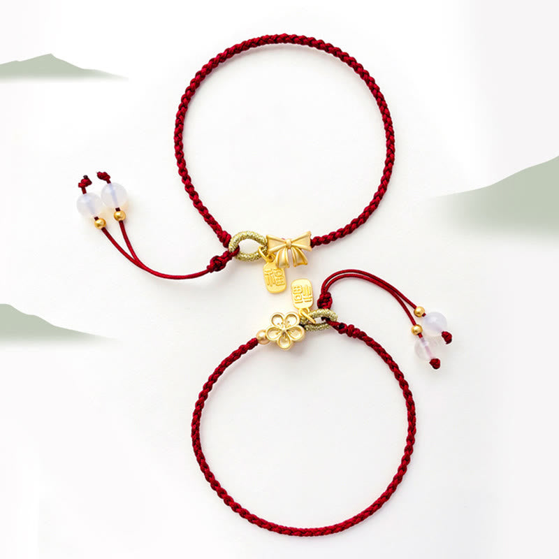Braccialetto con corda rossa con ciondolo a forma di fiocco con rosetta in fiore di pesco fatto a mano con carattere Fu e nodo Buddha Stones