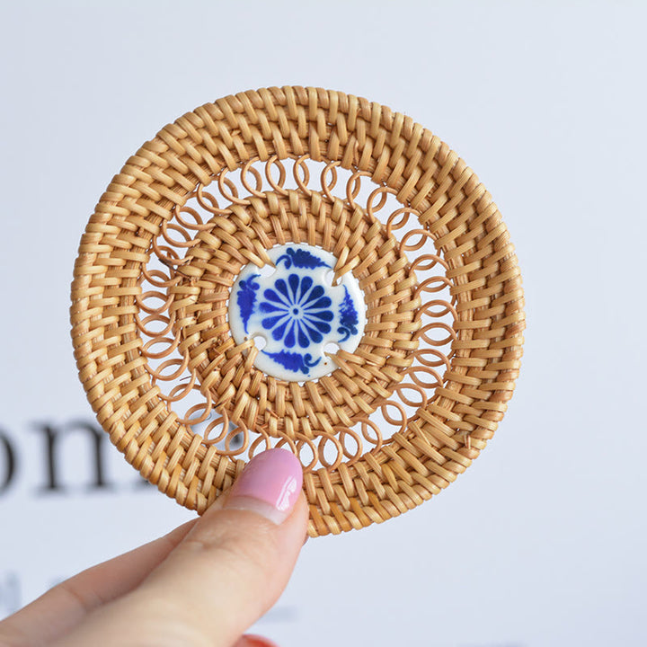 Sottobicchiere per tazza da tè in rattan con motivo floreale in ceramica - image 15