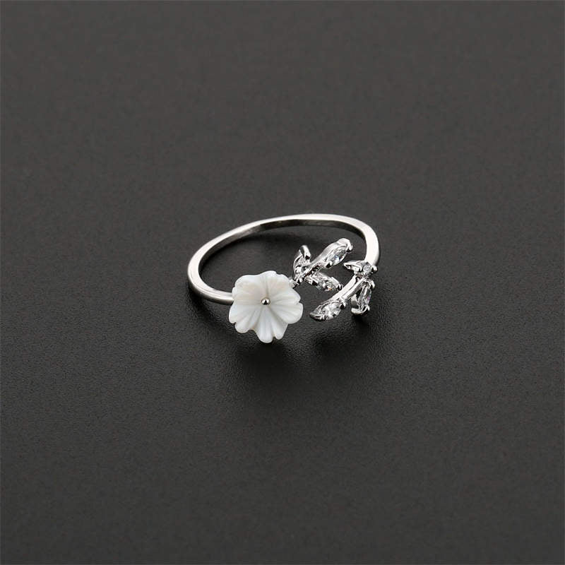 Anello portafortuna in rame con motivo a foglia di prugna e Buddha Stones