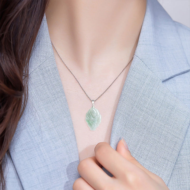 Collana con ciondolo in acciaio al titanio e catena in giada naturale con volpe a nove code Buddha Stones - image 2