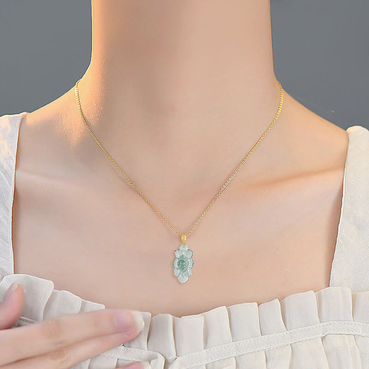 Collana con ciondolo in acciaio al titanio e catena in giada naturale con motivo a loto Buddha Stones - image 5