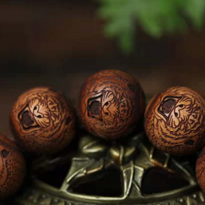 Braccialetto di protezione della tigre con incisione in palissandro tibetano e Buddha Stones