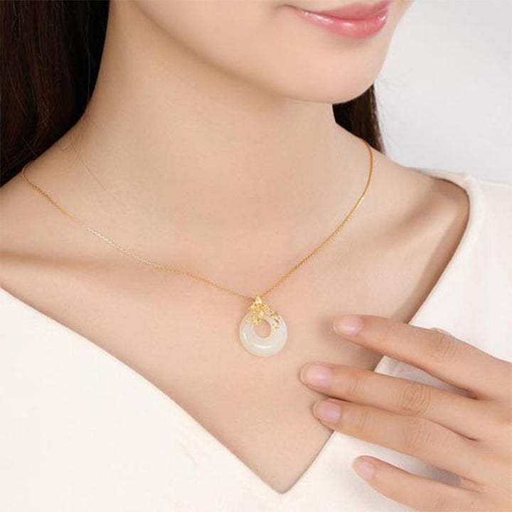 Buddha Stones Collana tibetana in giada bianca calma - image 3