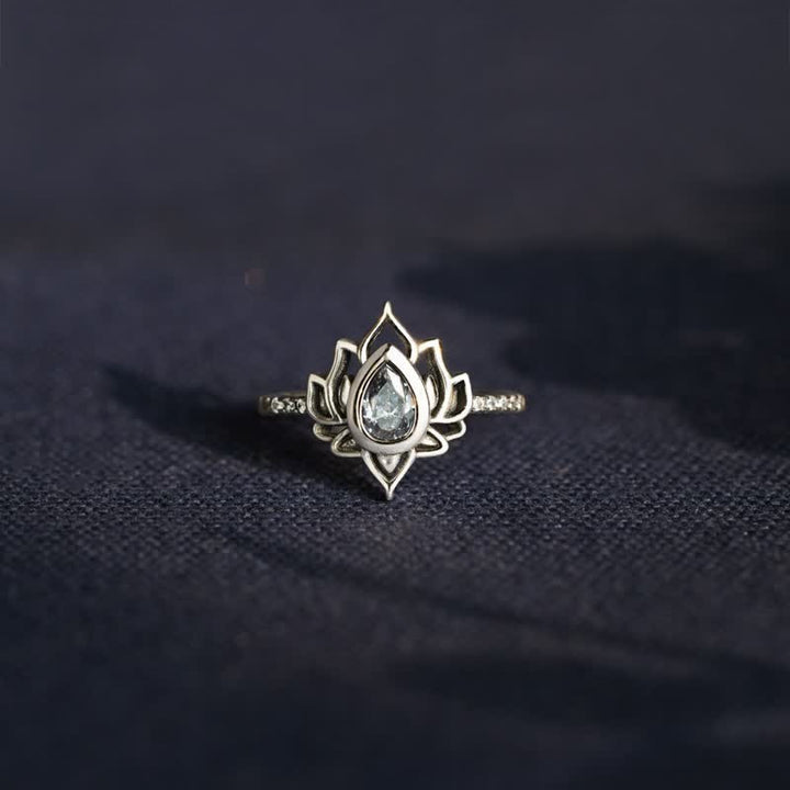 Anello di protezione con benedizione in zircone e loto in argento sterling Buddha Stones - image 7