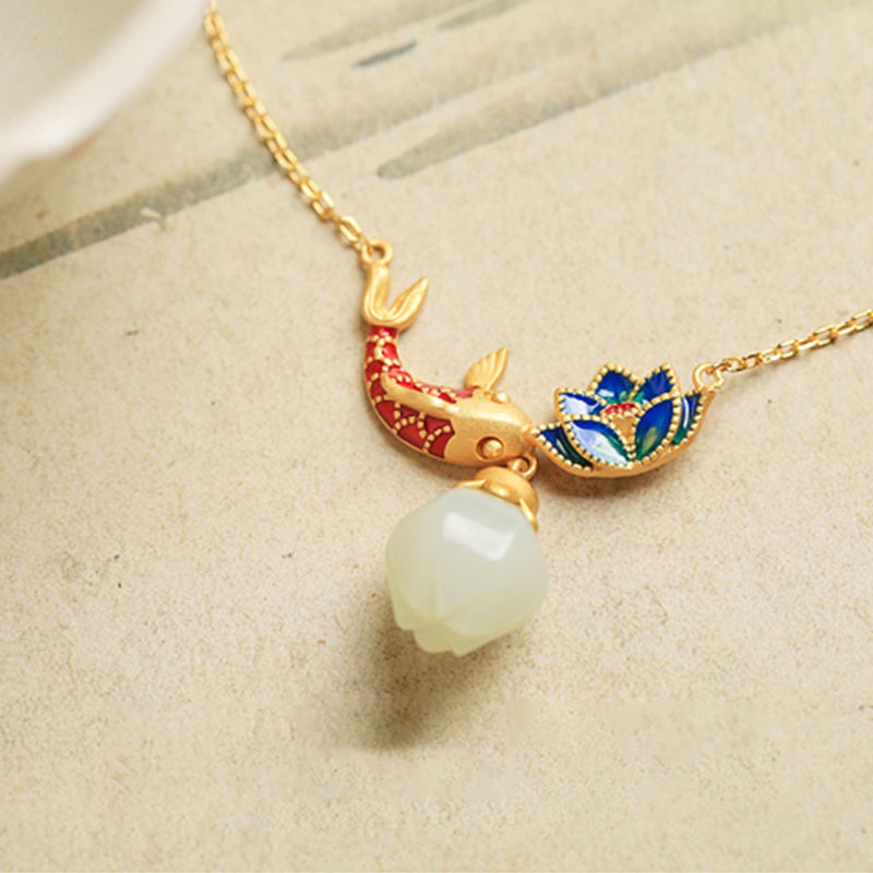 Collana con ciondolo di protezione in rame con pesce koi in giada bianca e Buddha Stones - image 4