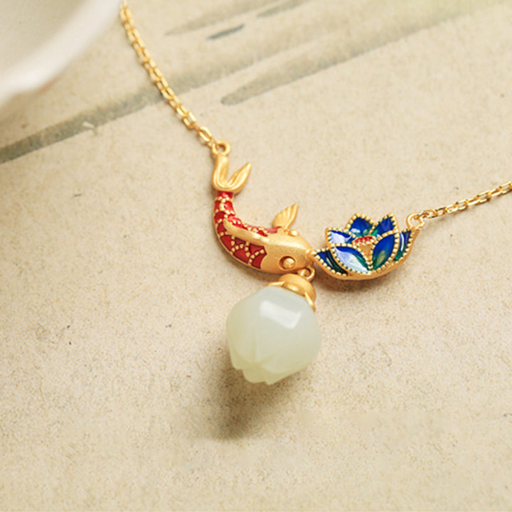 Collana con ciondolo di protezione in rame con pesce koi in giada bianca e Buddha Stones - image 4