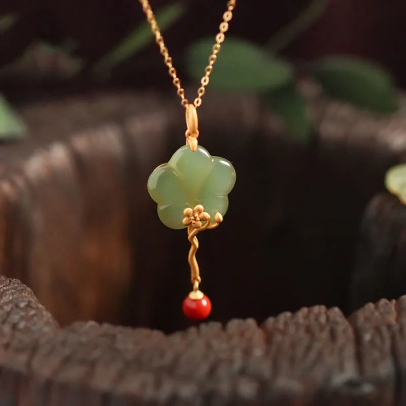 Collana con ciondolo della prosperità in agata rossa e giada con fiore di prugna d'epoca - image 2