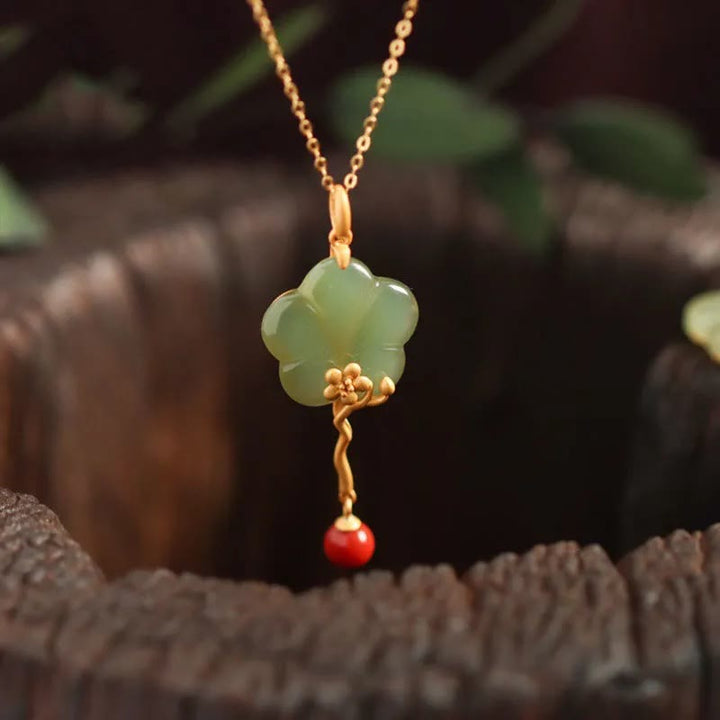 Collana con ciondolo della prosperità in agata rossa e giada con fiore di prugna d'epoca - image 2