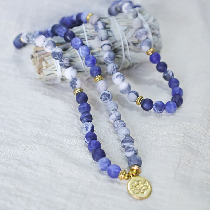 Buddha Stones 108 Braccialetto con ciondolo di loto in perline di Mala in diaspro Picasso naturale e pietra blu