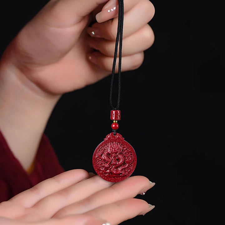 Collana con ciondolo di protezione del drago in cinabro naturale dell'anno del drago di Buddha Stones