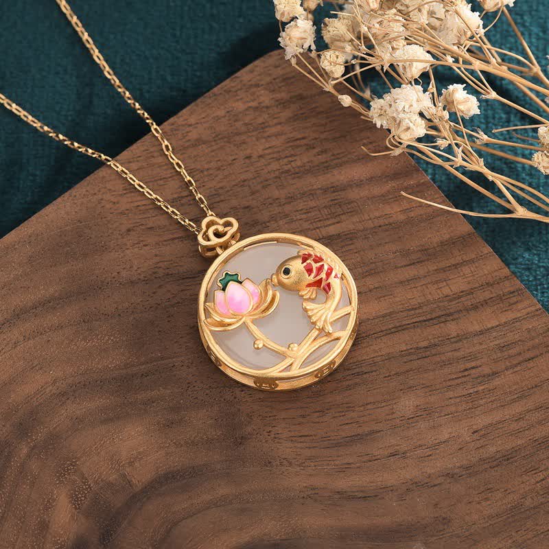 Collana con ciondolo di benedizione di loto di pesce koi in giada bianca - image 2