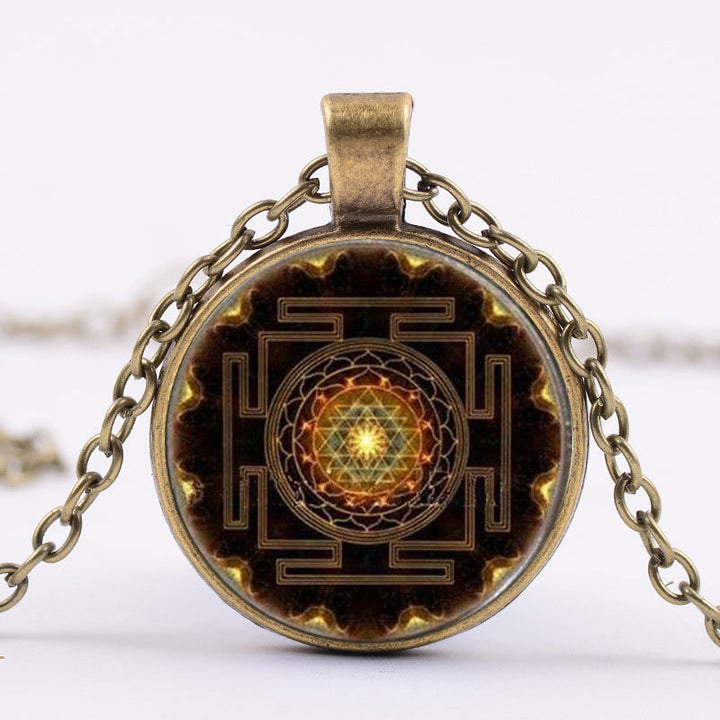 Collana con pietre preziose del tempo sacro Sri Yantra