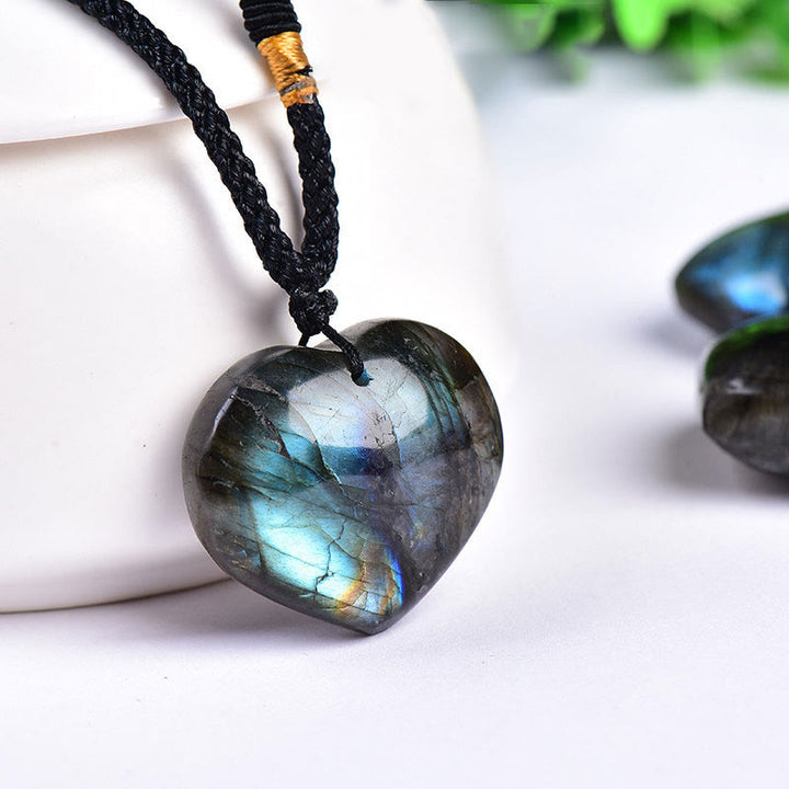 Collana con ciondolo di supporto a forma di cuore in labradorite Buddha Stones