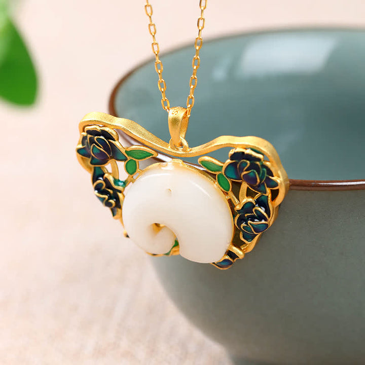 Collana con ciondolo a forma di catena con farfalla, elefante e loto in giada bianca