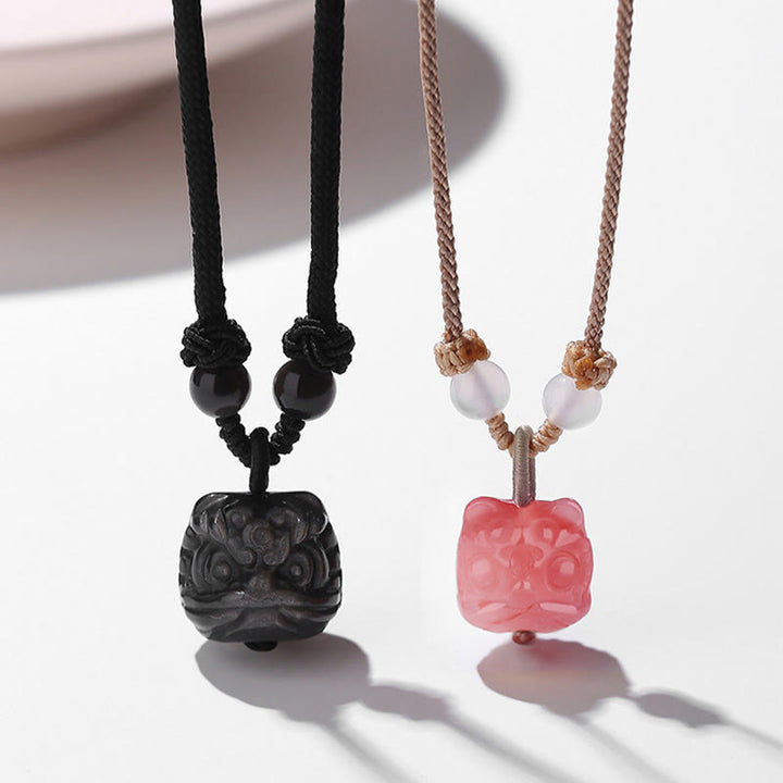 Collana con ciondolo di protezione leone danzante in agata rossa e ossidiana lucida in argento naturale Buddha Stones