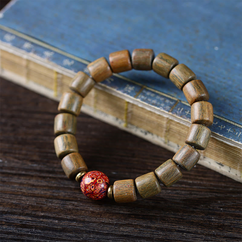 Braccialetto della pace con perline di lacca di sandalo rosso e piccole foglie di sandalo verde naturale Buddha Stones