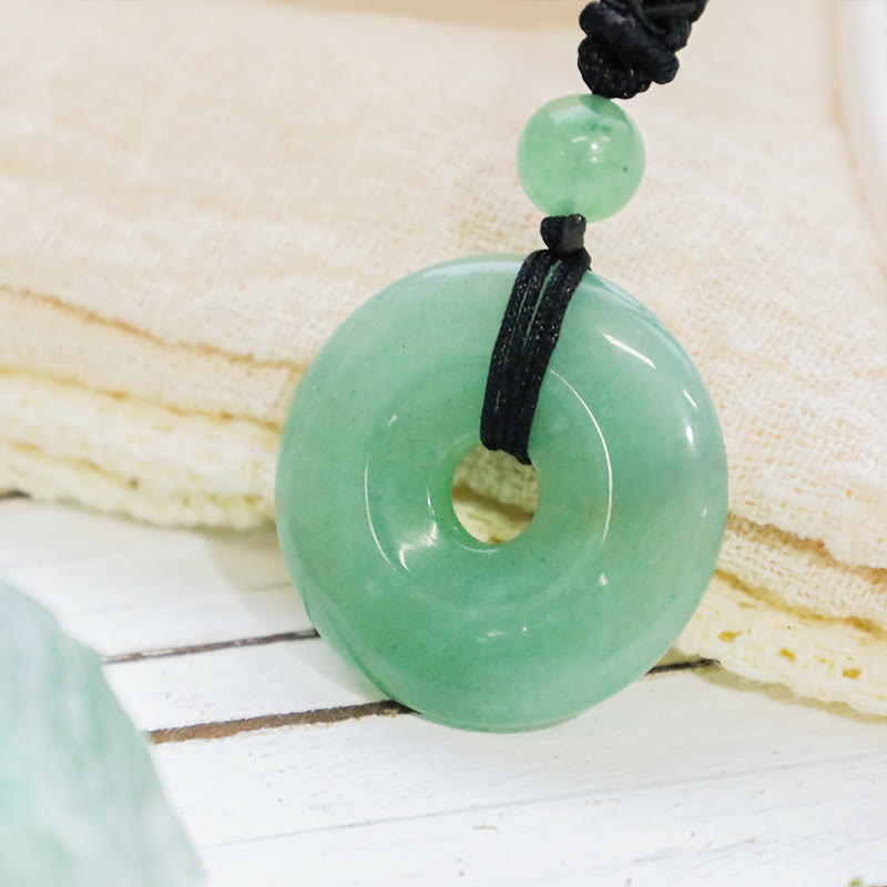 Collana con ciondolo moneta portafortuna Buddha Stones, cristallo curativo e pietre preziose