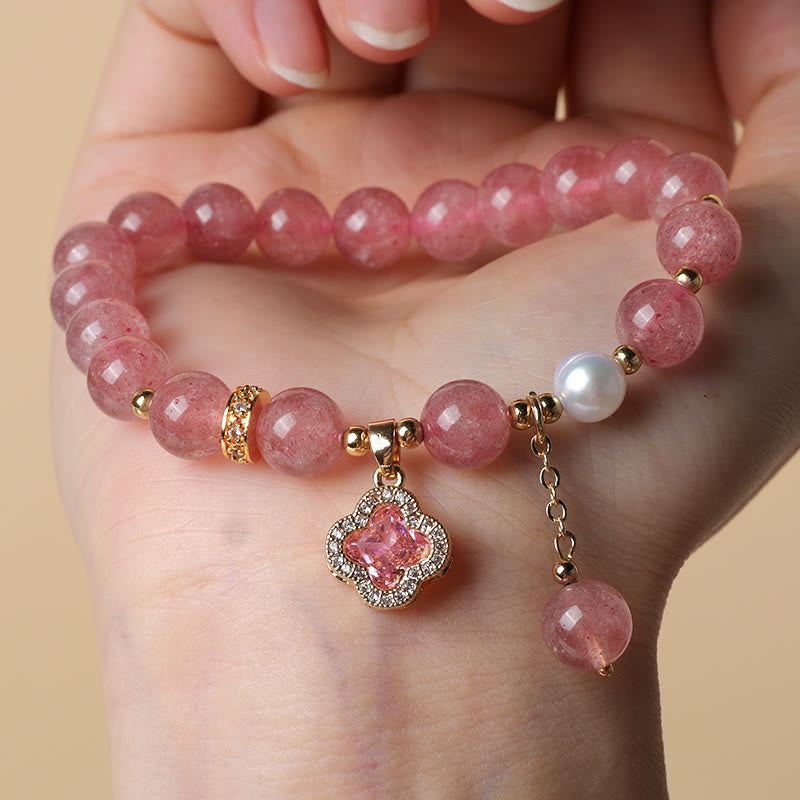 Braccialetto di guarigione con ciondolo a forma di quadrifoglio, perla e quarzo fragola Buddha Stones