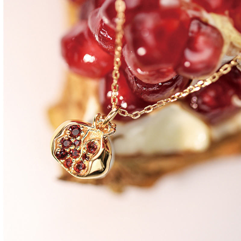 Collana con ciondolo a forma di passione in cristallo di granato melograno e argento sterling 925 placcato oro 18k, Buddha Stones - image 1