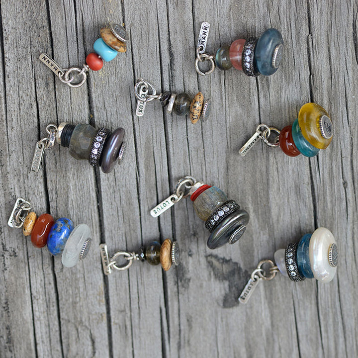 Collana con ciondolo calmante in labradorite con vari cristalli e Buddha Stones Zen Cairn - image 2