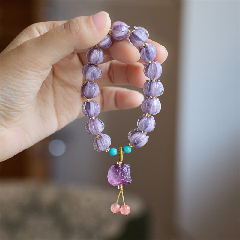 Braccialetto dell'illuminazione con ciondolo leone danzante avorio, perline di vetro Liuli, motivo loto, fluorite e Buddha Stones