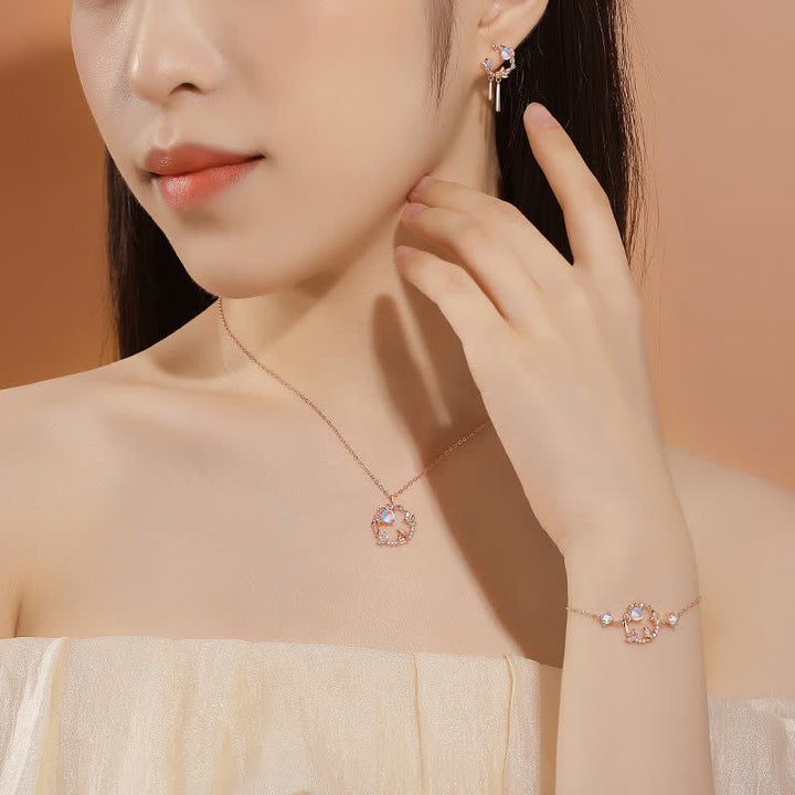 Collana con ciondolo e orecchini in argento sterling 925 con motivo a fiori di pietra lunare dell'anno del coniglio - image 1