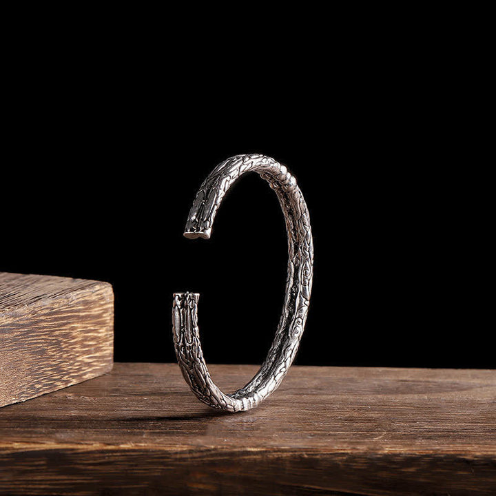 Bracciale rigido con polsino con motivo a drago inciso e bilanciamento