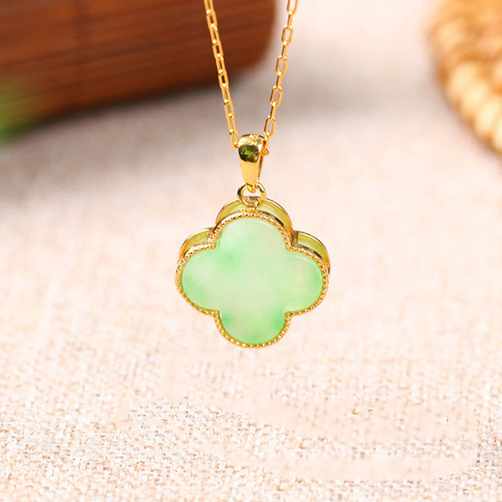 Collana con ciondolo portafortuna in giada con motivo a quadrifoglio Buddha Stones